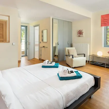 Serena, Eastern Corfu By Whitedream فيلة